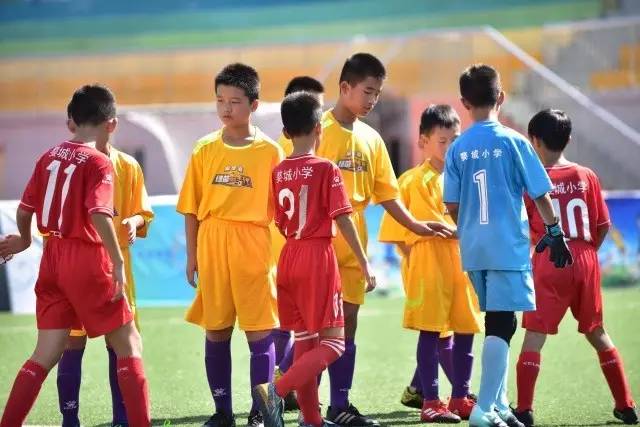 湖人潜在阵容：首发小前锋+大前锋、替补小前锋空缺 中锋已补齐